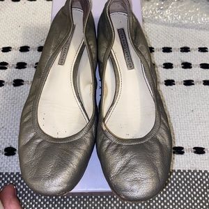 Vera Wang pewter ballet 🩰 flats (9 1/2)